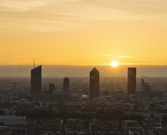 Quartier de la Part-Dieu à Lyon au coucher du soleil